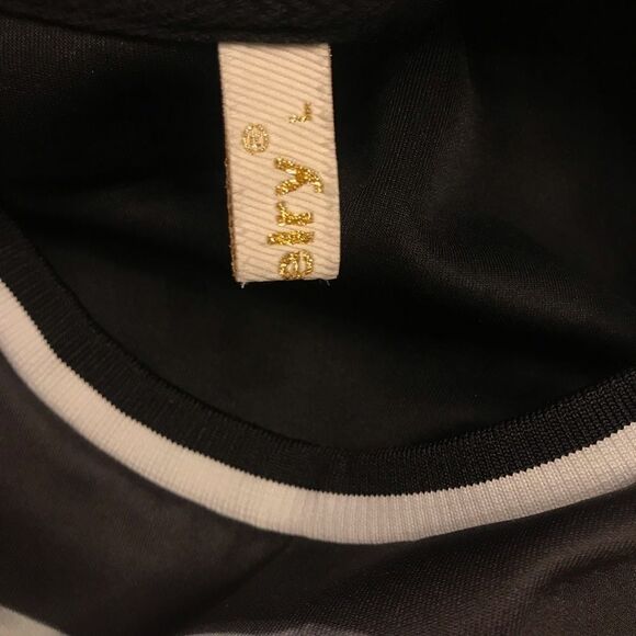 Achierly Graphic Long Sleeve - Picture 5 of 5